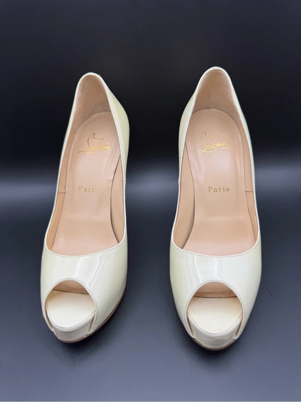 Christian Louboutin Very Privé 120 Ivory Patent Peep Toe Heels EU 37